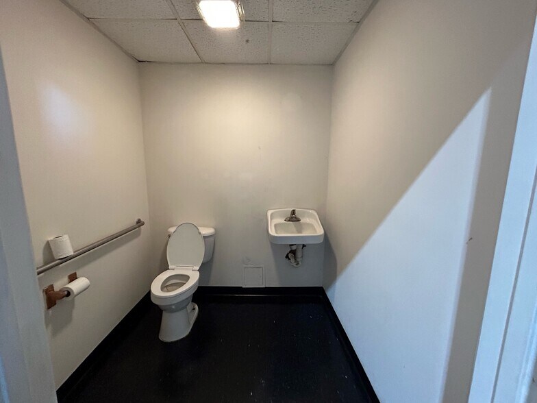 More Photos Of 3384 NE 34th ave, Wildwood Unknown For Lease