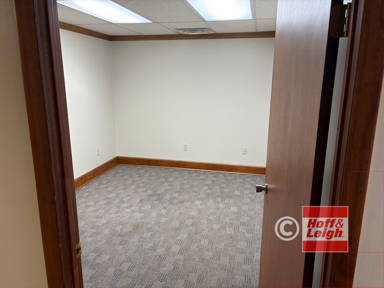 More Photos Of 835 Southeast Ave, Tallmadge Office For Lease