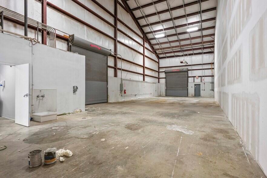More Photos Of 301 Bugeye Sq, Prince Frederick Warehouse For Lease