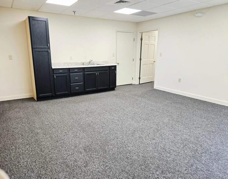 More Photos Of 2 Townsend West, Nashua Light Distribution For Lease