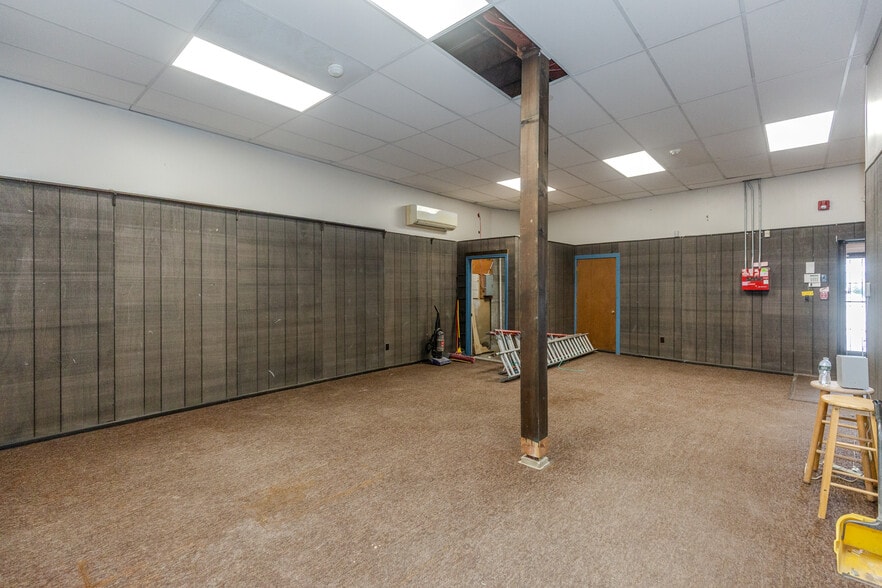 More Photos Of 1243 Main St, West Warwick General Retail For Sale