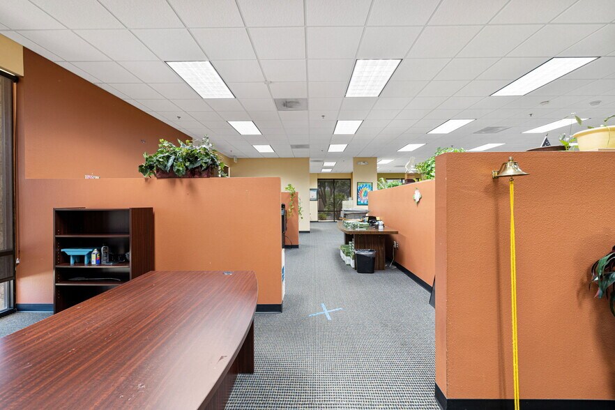 More Photos Of 550 S Paseo Dorotea, Palm Springs Medical For Sale