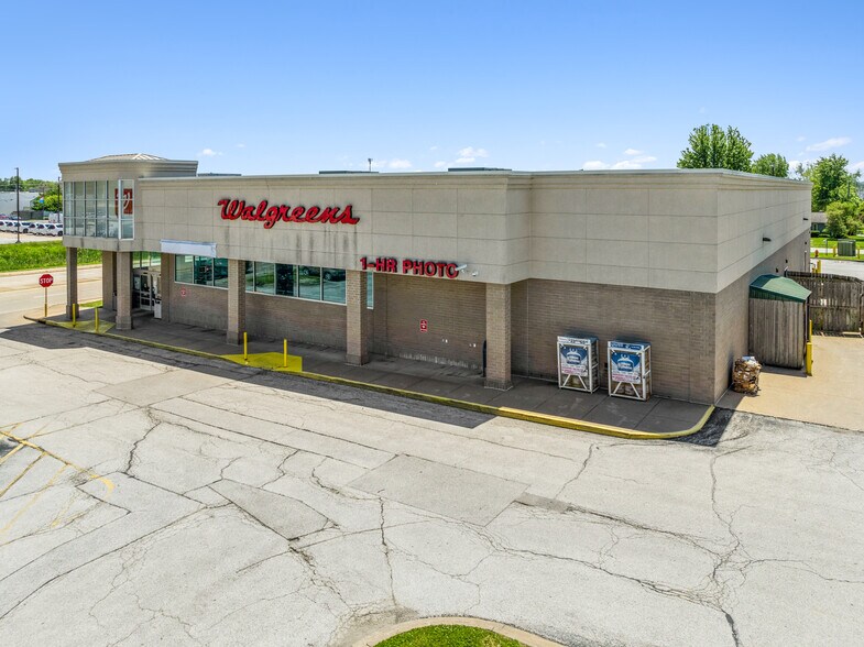 More Photos Of 3601 16th St, Moline Drugstore For Sale