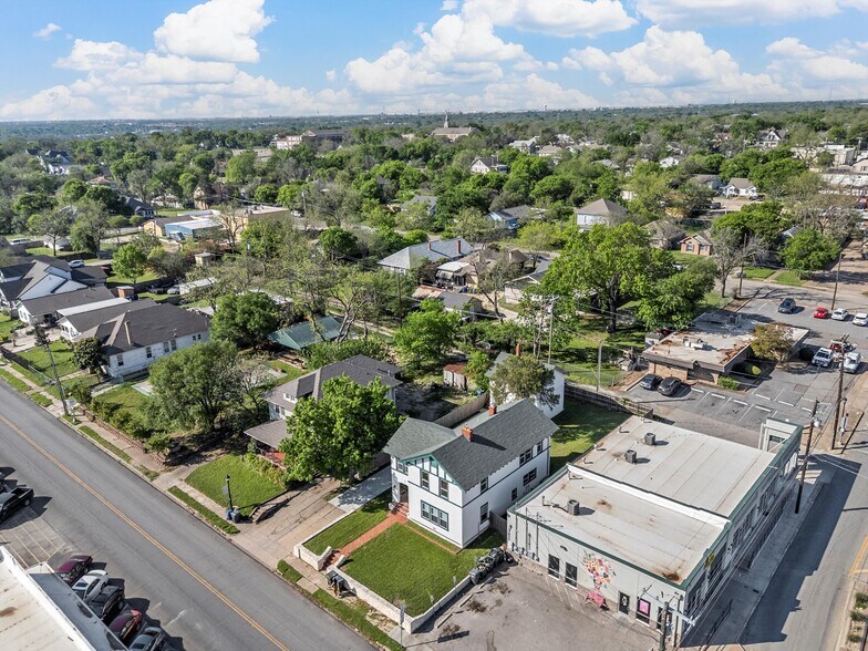More Photos Of 1314 N 15th St, Waco General Retail For Sale