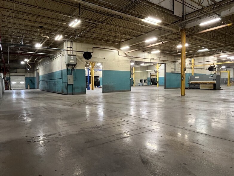 More Photos Of 100 Technology Way, Jeffersonville Manufacturing For Lease