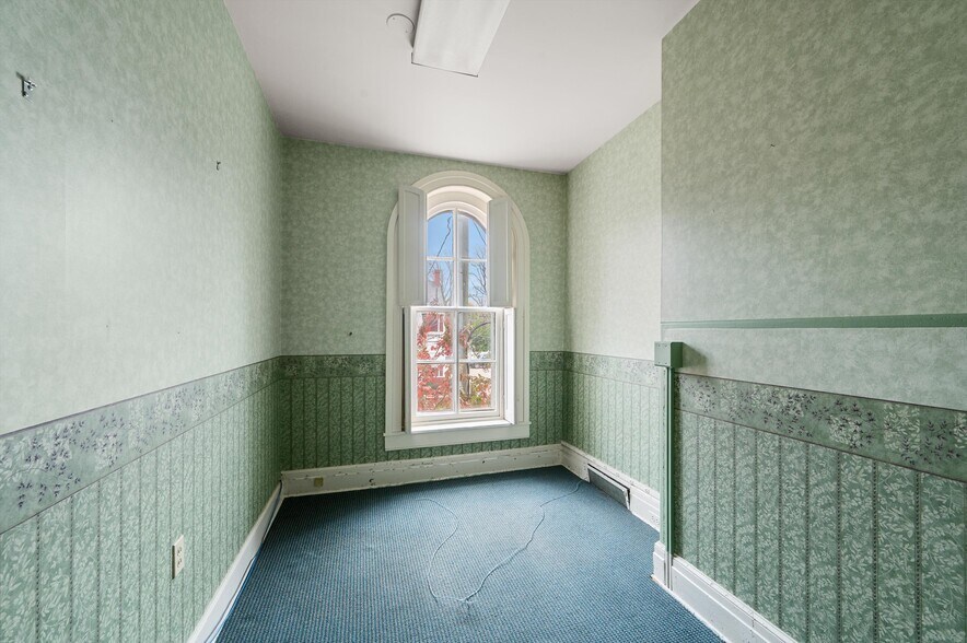 More Photos Of 230 W Boscawen St, Winchester Office Residential For Sale