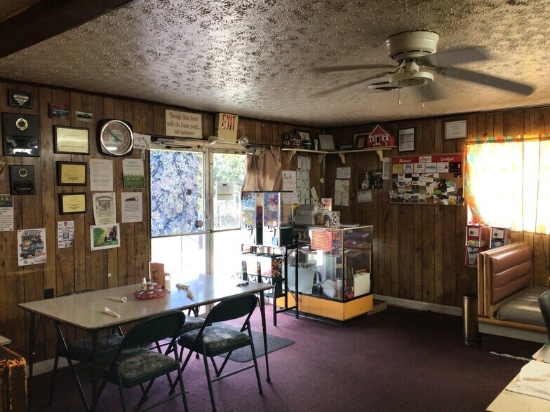 More Photos Of 102 E Hardin St, Greeneville Specialty For Sale