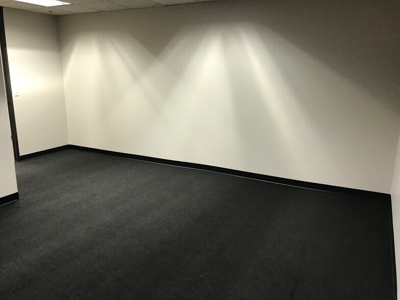 More Photos Of 1251 N Plum Grove Rd, Schaumburg Office For Lease