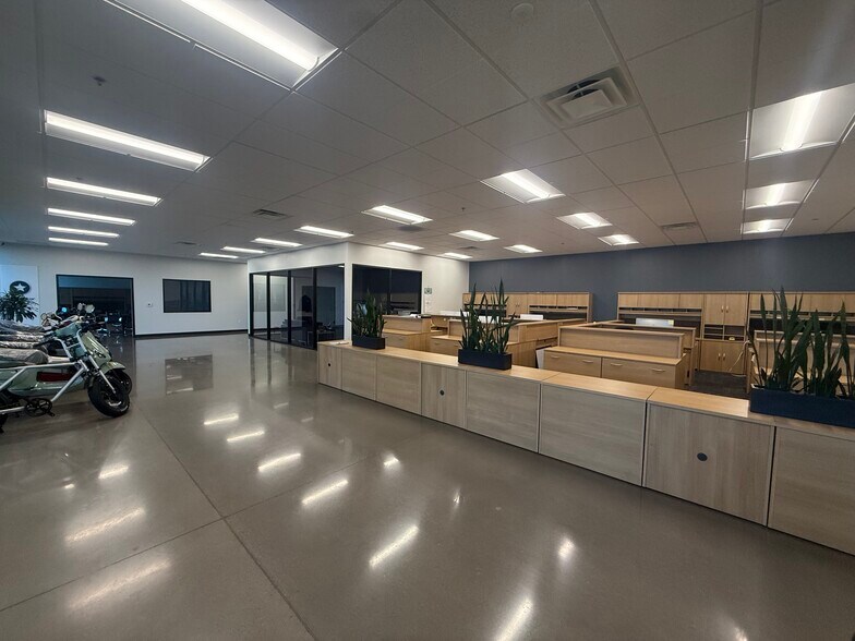 More Photos Of 7660 Dean Martin Dr, Las Vegas Warehouse For Lease