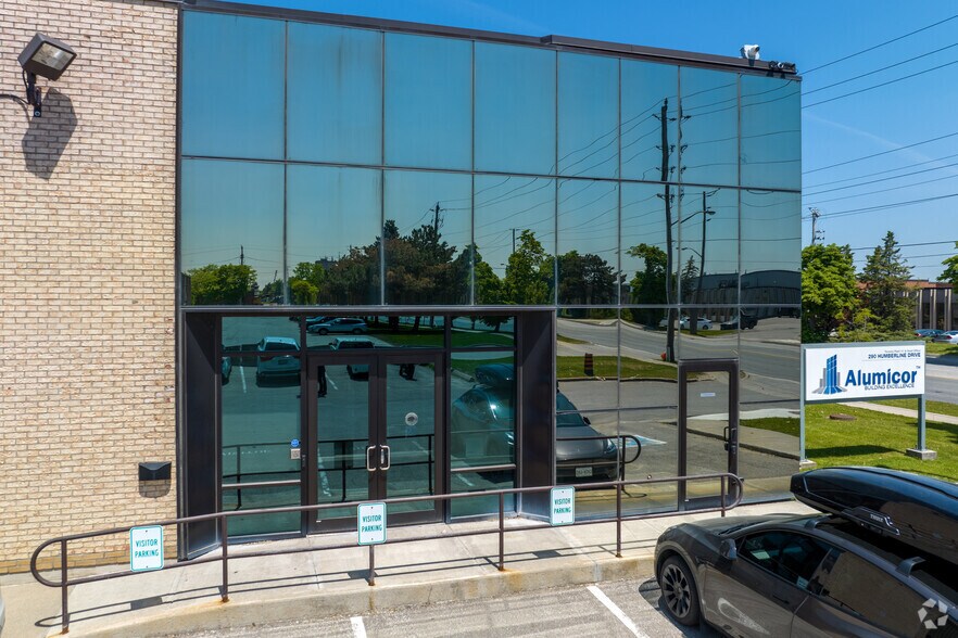 More Photos Of 290 Humberline Dr, Toronto Warehouse For Lease