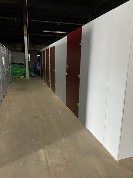 More Photos Of 341 Goddard Rd, Wyandotte Self Storage For Sale