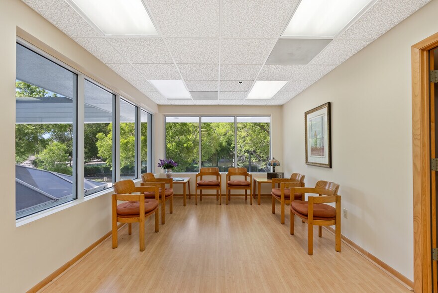 More Photos Of 700 2nd Ave N, Naples Medical For Lease
