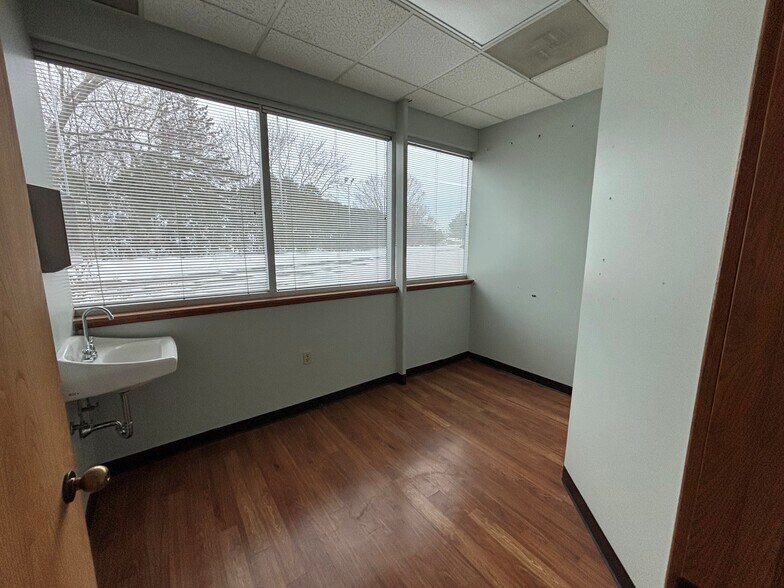 More Photos Of 2500 Niles Rd, Saint Joseph Medical For Lease