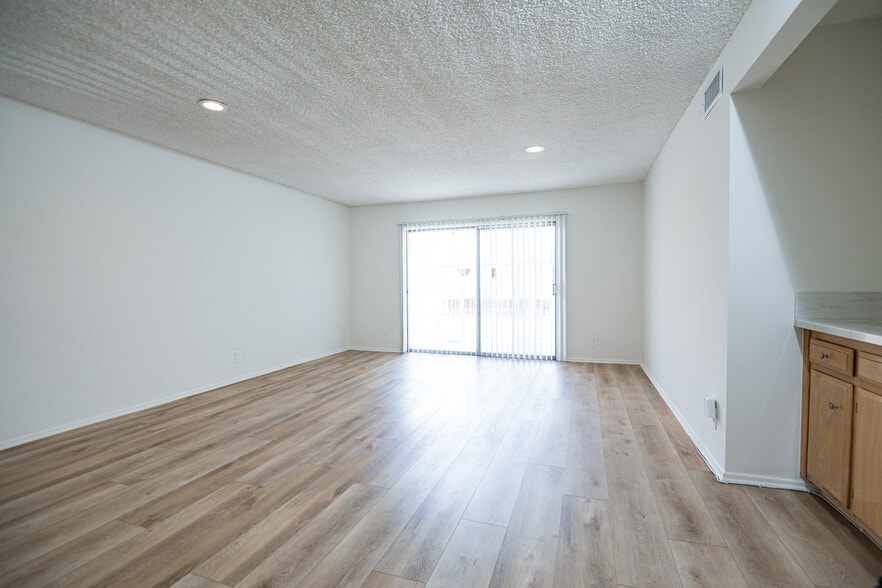 More Photos Of 5150 Yarmouth Ave, Encino Apartments For Sale