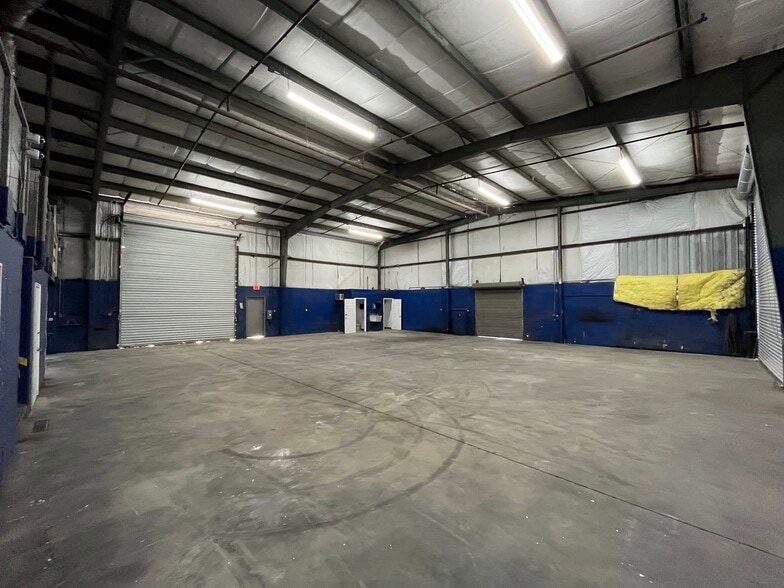 More Photos Of 5180-5186 52nd St, Clearwater Manufacturing For Lease
