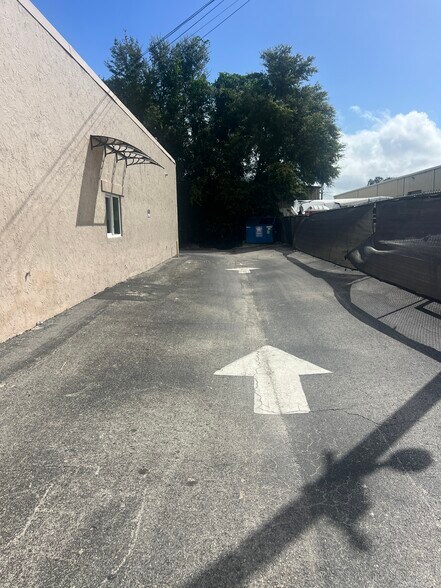 More Photos Of 111-123 N Kings Ave, Brandon Storefront Retail Office For Lease