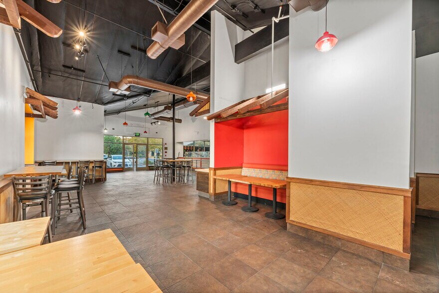 More Photos Of 29105-29125 Canwood St, Agoura Hills Restaurant For Lease