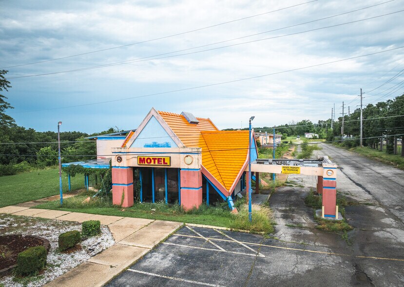 More Photos Of 127 Howard Johnson Dr, Rolla Hotel For Sale