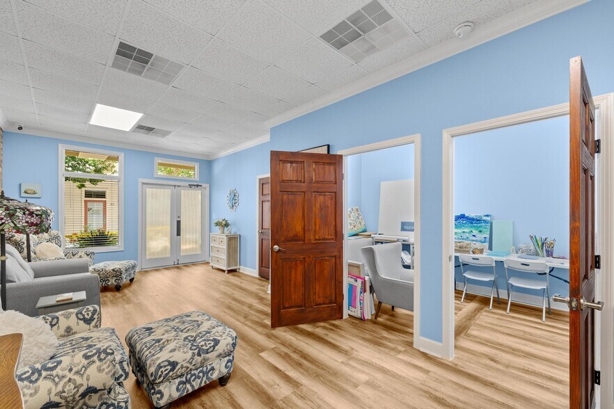 More Photos Of 913 Gulf Breeze Pky, Gulf Breeze Storefront Retail Office For Sale