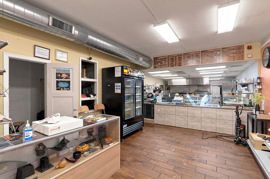 More Photos Of 3749 Cedar Ave S, Minneapolis Restaurant For Lease
