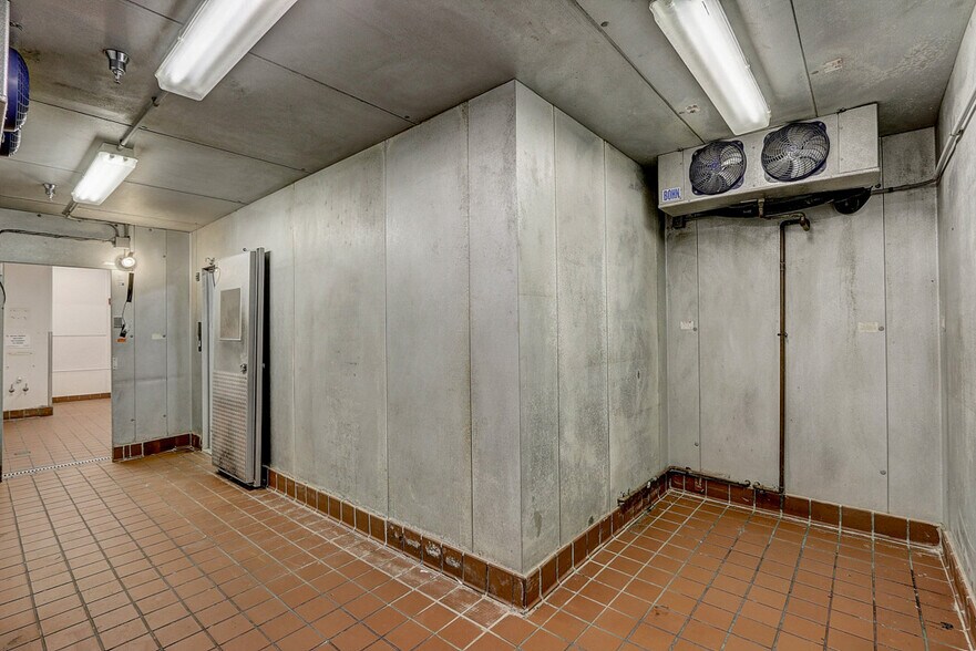 More Photos Of 2259 Deming Way, Middleton Restaurant For Sale