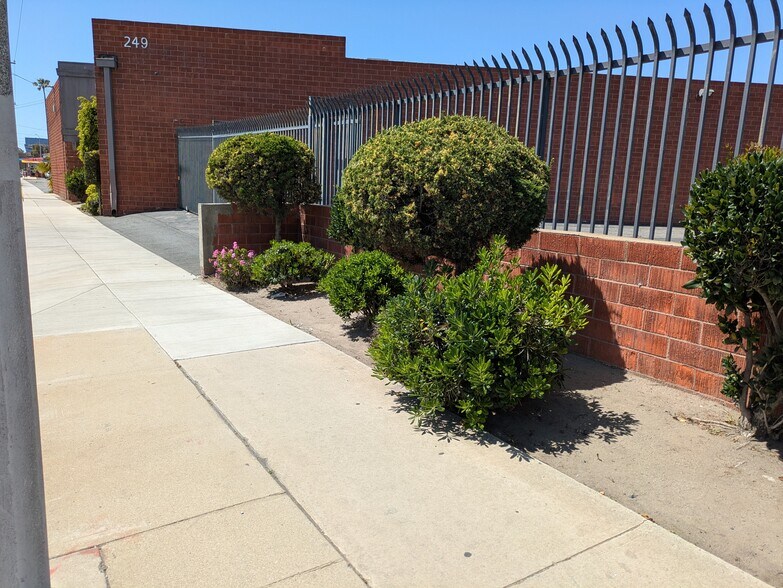 More Photos Of 249 Victoria St, Gardena Warehouse For Lease