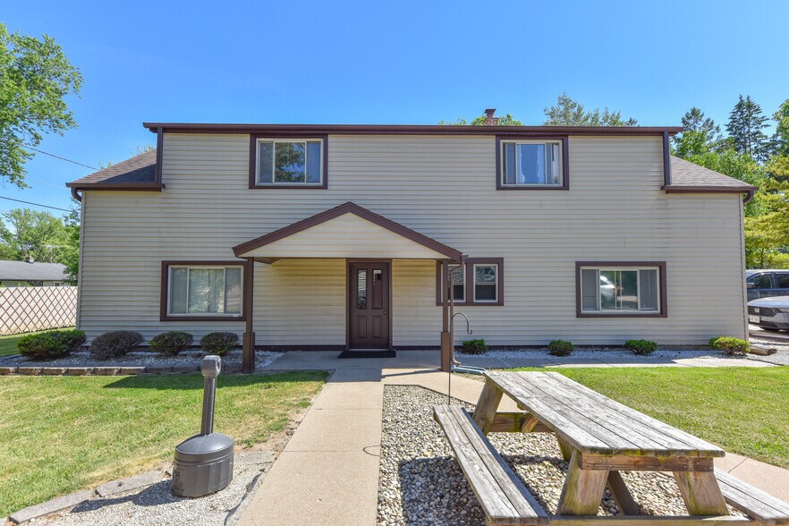 More Photos Of N96W20275 County Line Rd, Menomonee Falls Multifamily For Sale