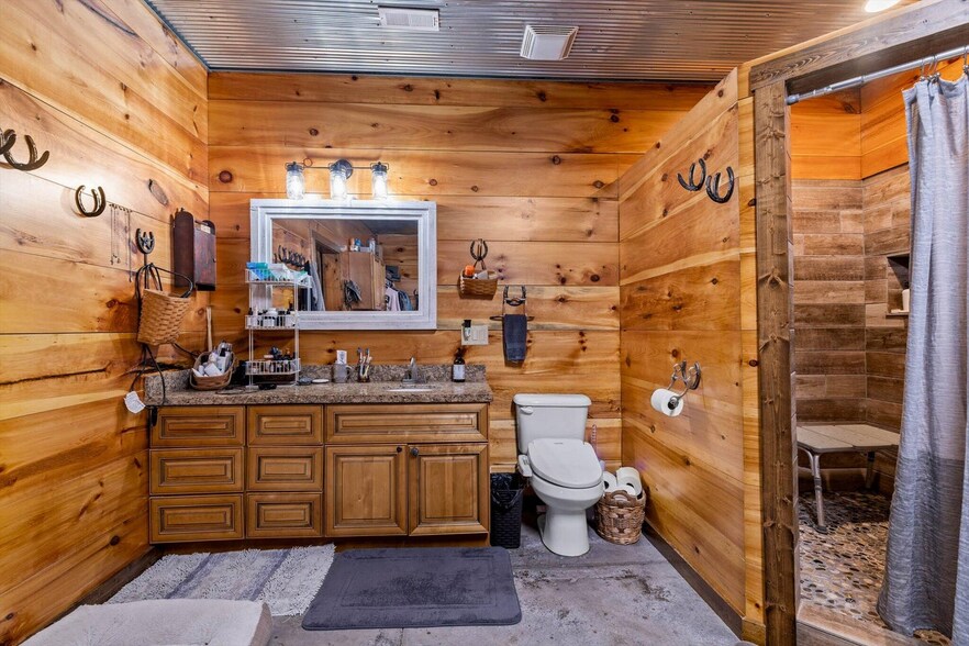 More Photos Of 558 Lucky Rd, Seymour Service For Sale