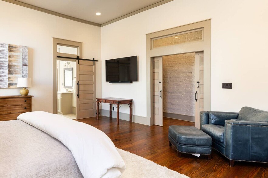 More Photos Of 428-432 2nd St, Macon Storefront Retail Residential For Sale