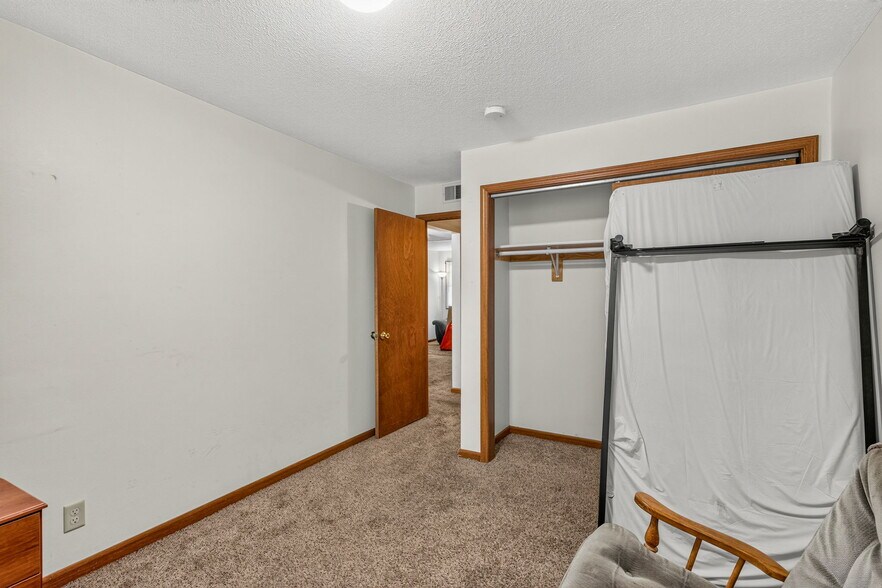 More Photos Of 875-885 25th St, Lincoln Apartments For Sale