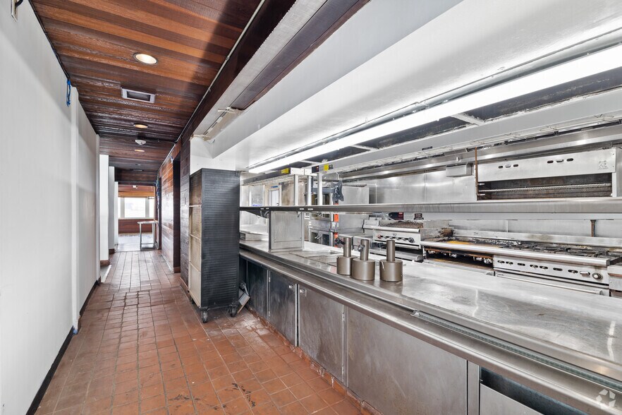 More Photos Of 15 Embarcadero W, Oakland General Retail For Sale