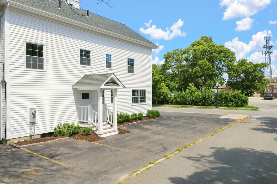 More Photos Of 17 Orchard St, New Bedford Office For Sale