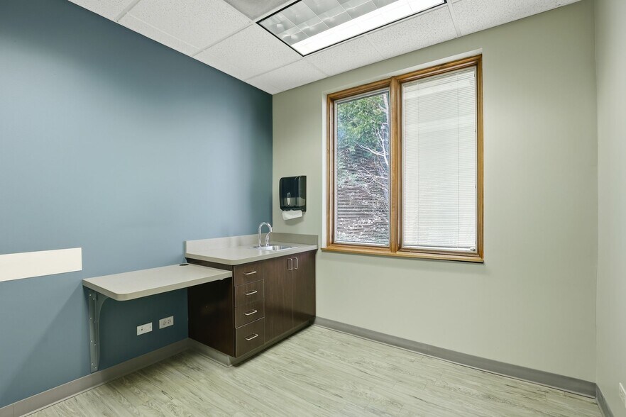 More Photos Of 390 Congress Pky, Crystal Lake Unknown For Lease