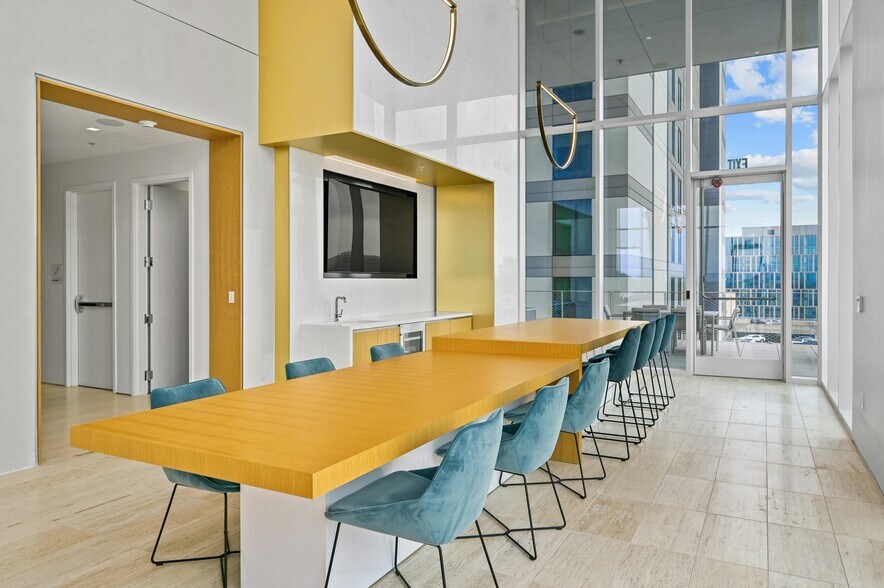 More Photos Of 313 W 17th St, Austin Apartments For Sale