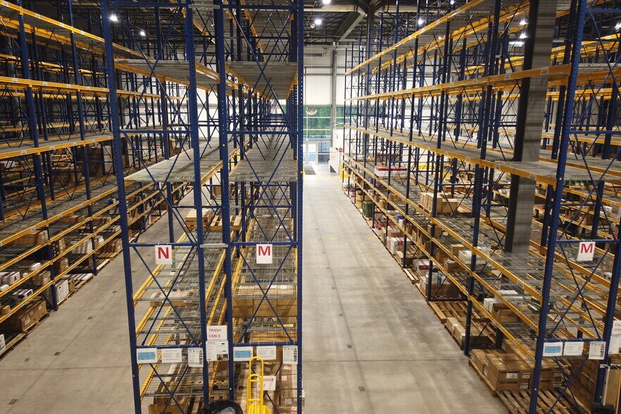 More Photos Of 1245 De L'aviation Av, Dieppe Manufacturing For Lease