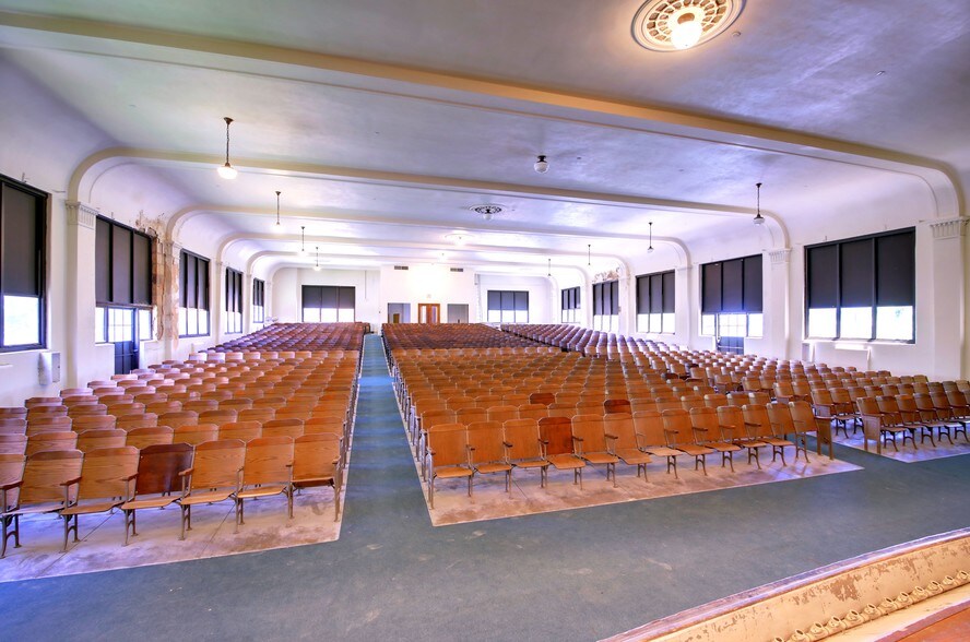 More Photos Of 410 W 7th St, Taylor Research And Development For Lease