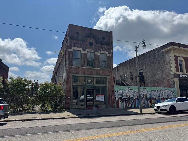 More Photos Of 390 S Main St, Memphis Office For Sale