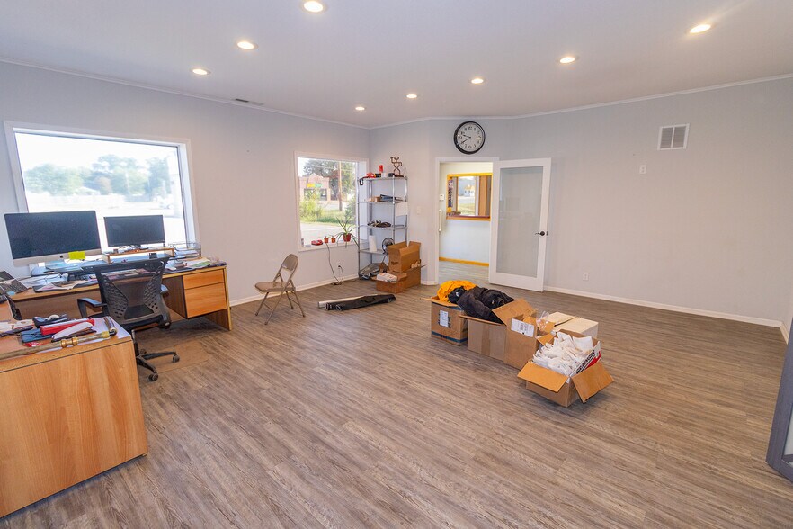 More Photos Of 1919 W Central Ave, El Dorado Warehouse For Lease