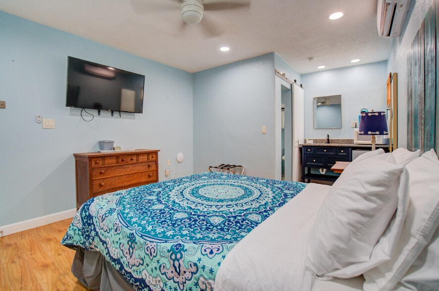 More Photos Of 2060 US Highway 27 N, Avon Park Hotel For Sale
