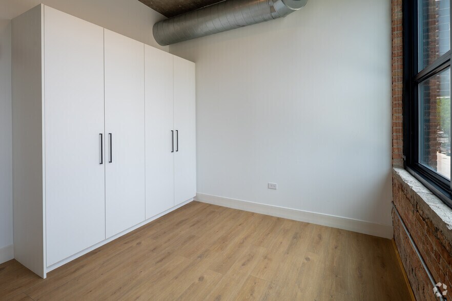 More Photos Of 871 N Franklin St, Chicago Apartments For Lease