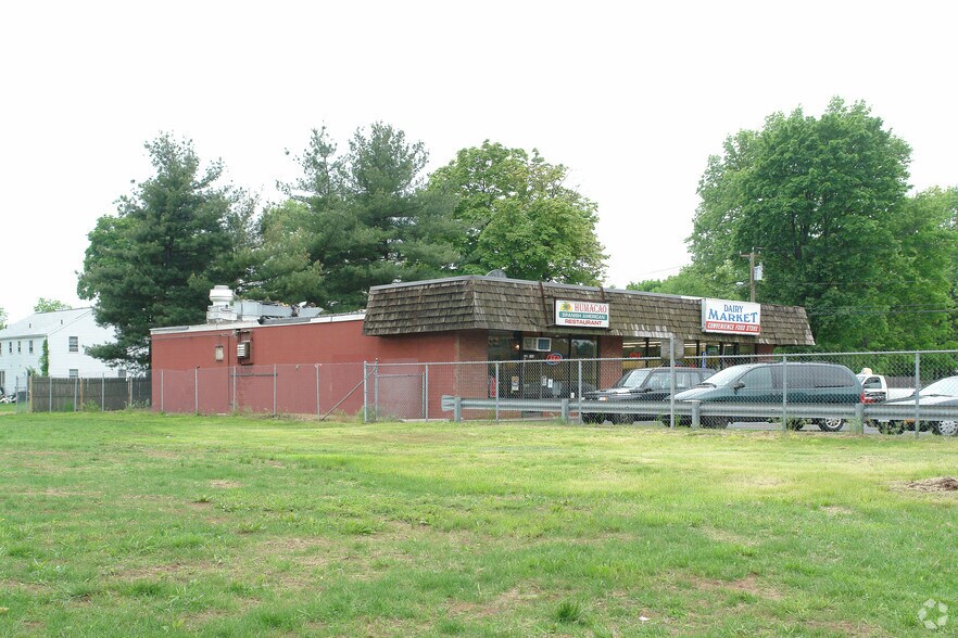 More Photos Of 249 Silver Ln, East Hartford Restaurant For Lease