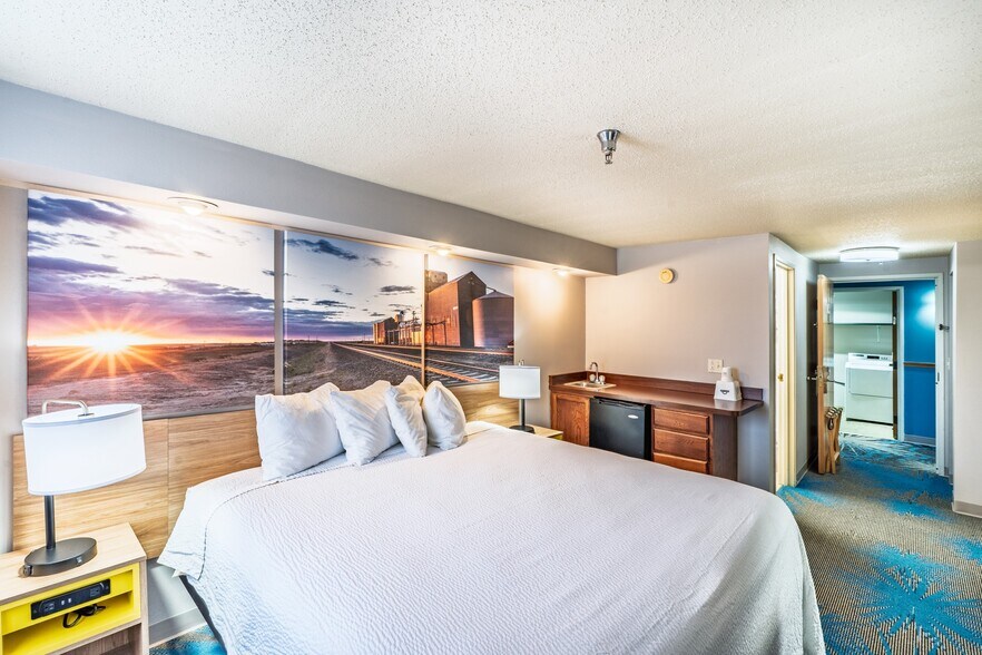 More Photos Of 519 Crook St, Custer Hotel For Sale