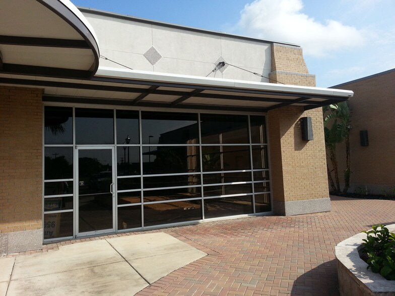More Photos Of 1221 S 10th St, Weslaco Unknown For Lease