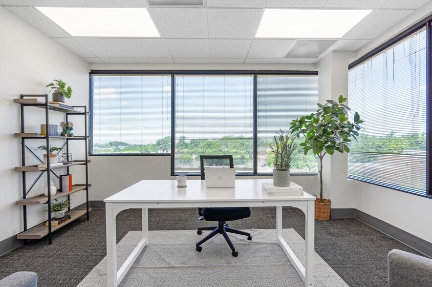 More Photos Of 200 W Towsontown Blvd, Towson Coworking Space