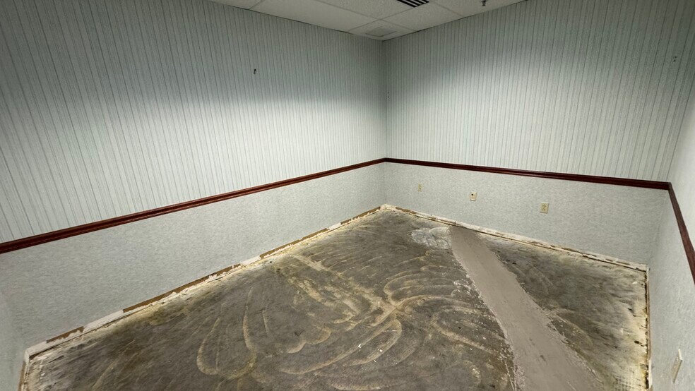 More Photos Of 2925 William Penn Hwy, Easton Office For Lease