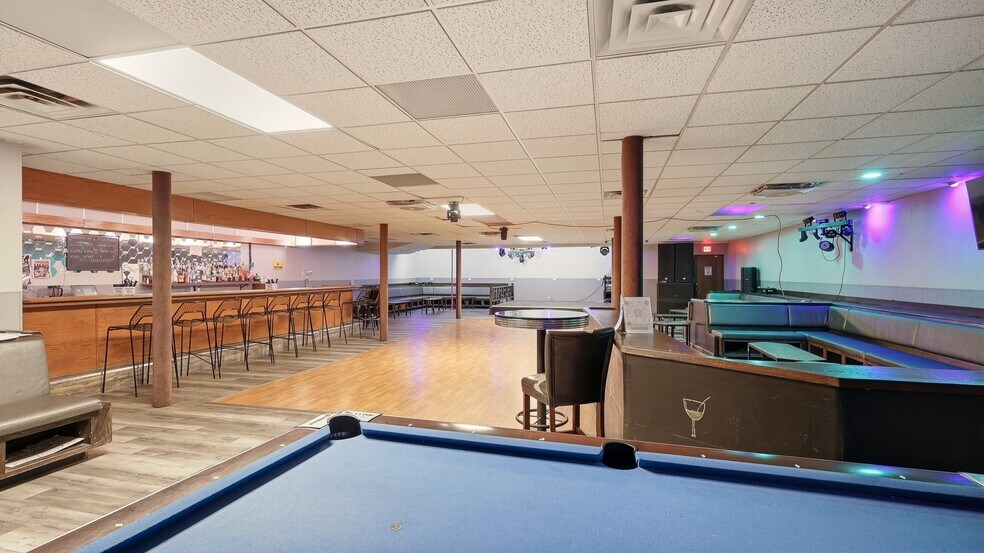 More Photos Of 204 W Beaver Ave, Fort Morgan Showroom For Sale