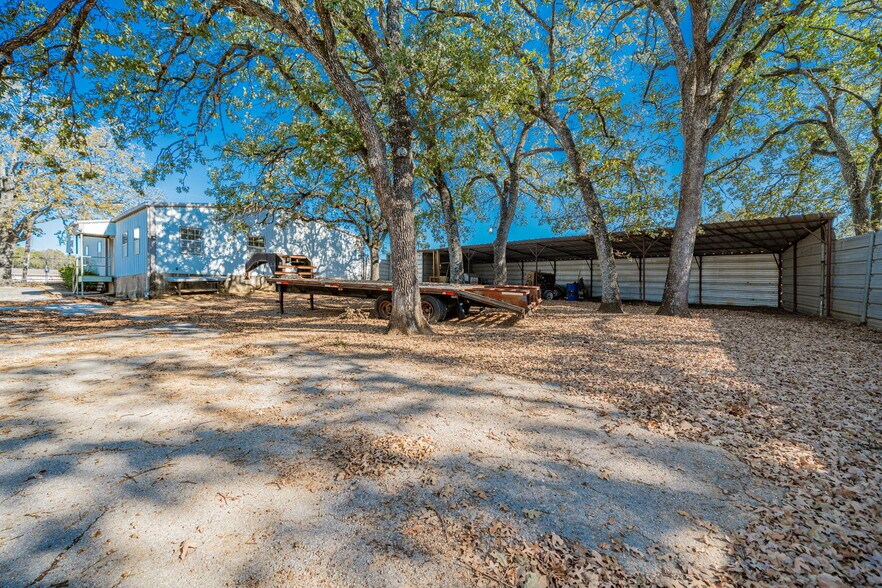 More Photos Of 12540 C F Hawn Fwy, Dallas Warehouse For Lease