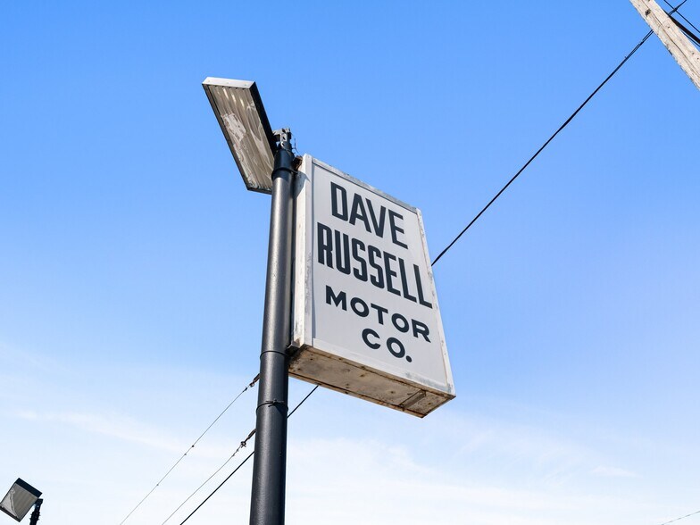 More Photos Of 1840 NE Sandy Blvd, Portland Auto Dealership For Sale