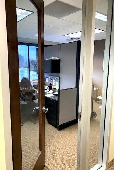 More Photos Of 2633 E Indian School Rd, Phoenix Office For Sale