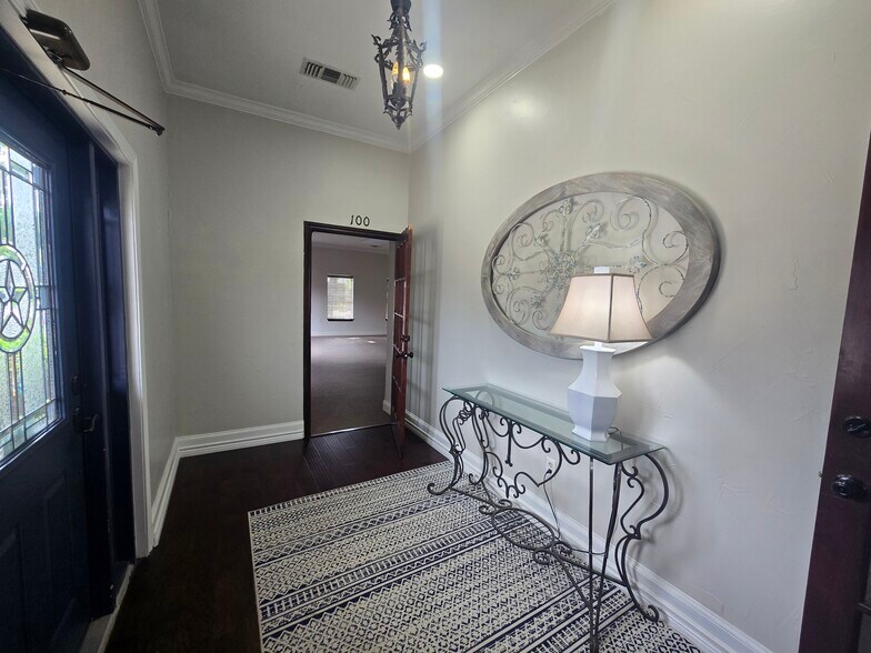 More Photos Of 9289 Huntington Sq, North Richland Hills Office For Lease